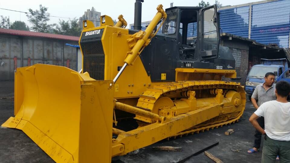 河南山推義煤石豪礦SD320推土機(jī)交車現(xiàn)場(chǎng)