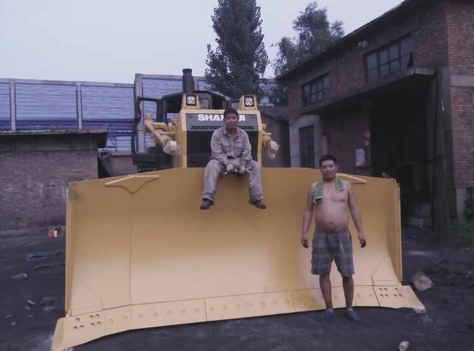 河南山推義煤石豪礦SD320推土機(jī)交車現(xiàn)場(chǎng)