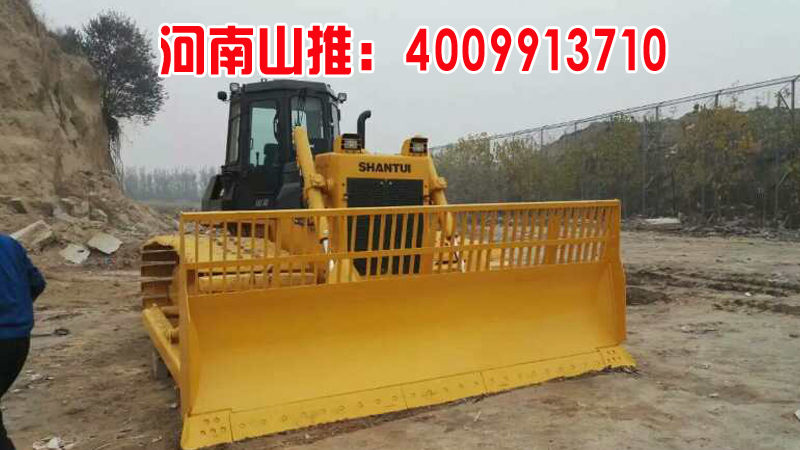 推土機(jī)停放在客戶施工現(xiàn)場(chǎng)