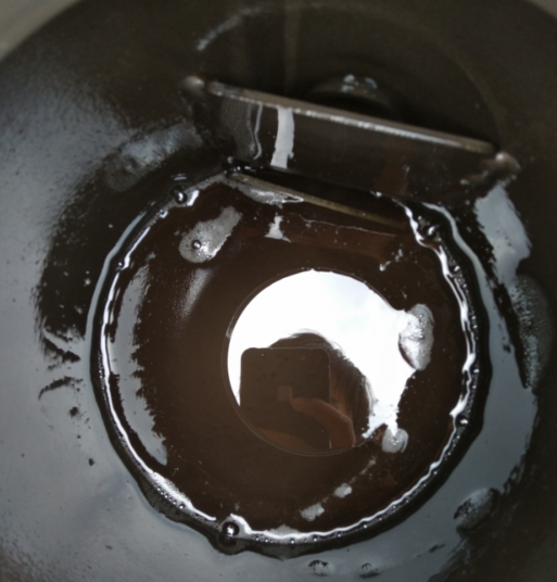 挖掘機(jī)的液壓油為啥會變黑?這次不是因?yàn)楦邷兀? alt=