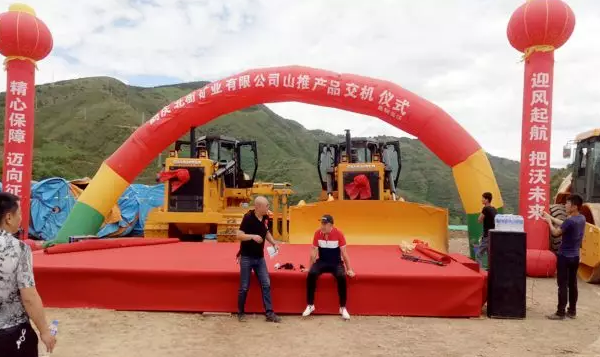   山推移設(shè)機助力云南金礦施工