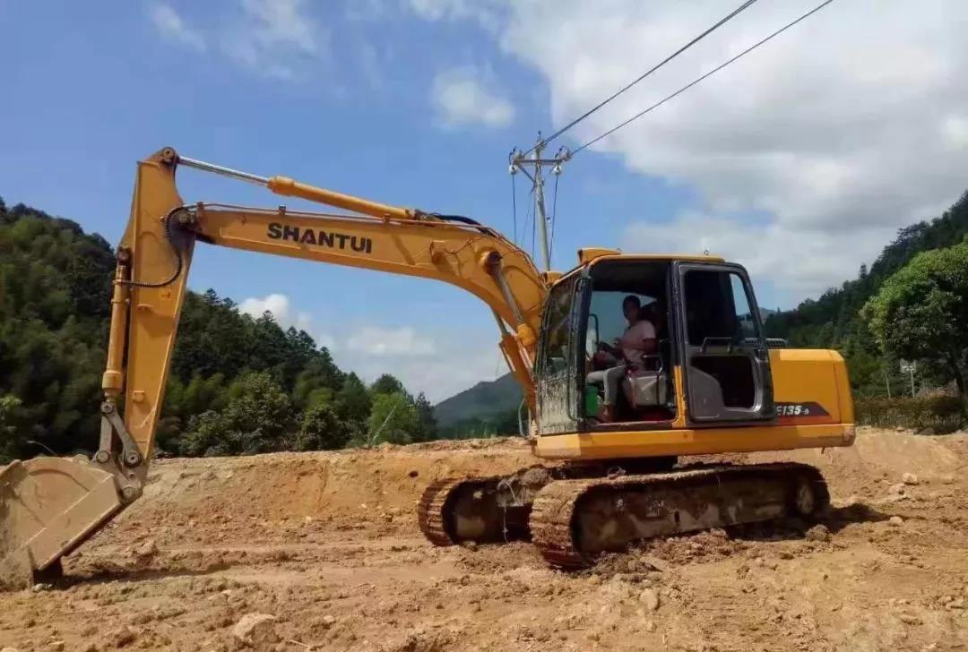 山推挖掘機
