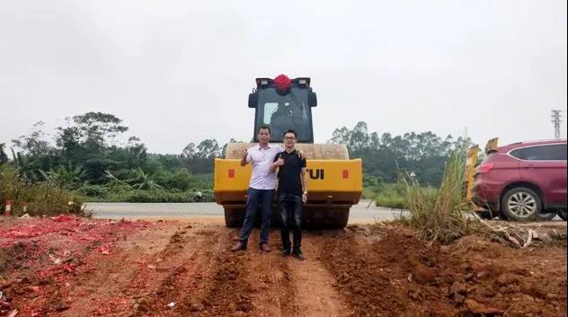 山推壓路機