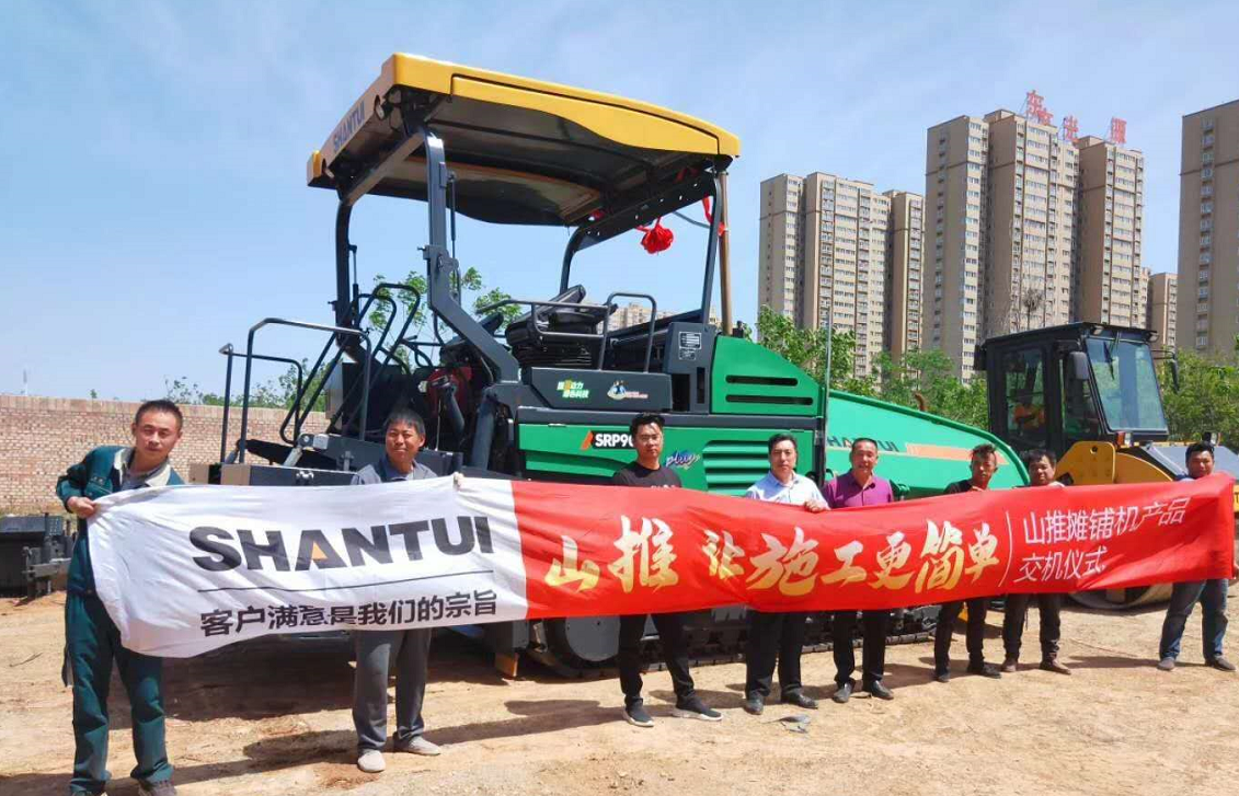 山推攤鋪機(jī)助力洛陽工地施工