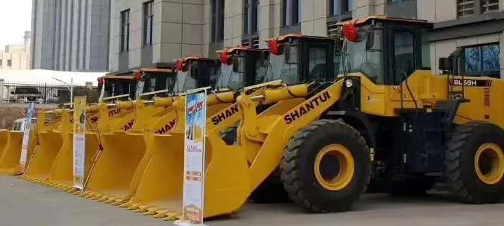 山推裝載機(jī)交車(chē)客戶(hù) 助力三門(mén)峽建設(shè)