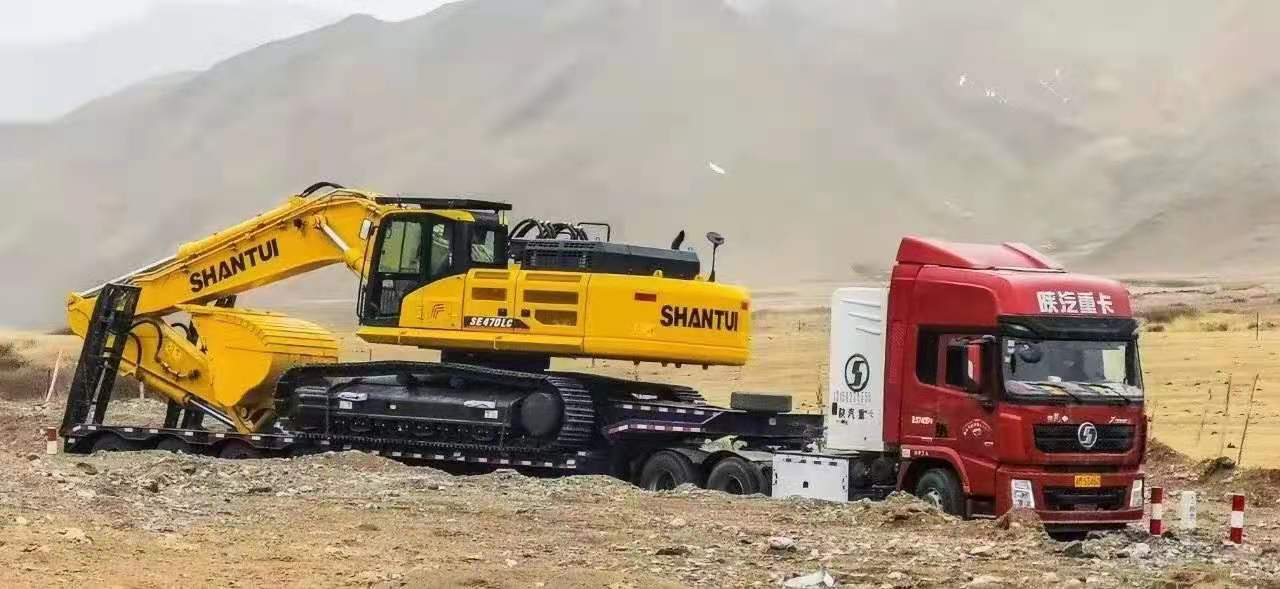 山推挖掘機(jī)助力客戶施工