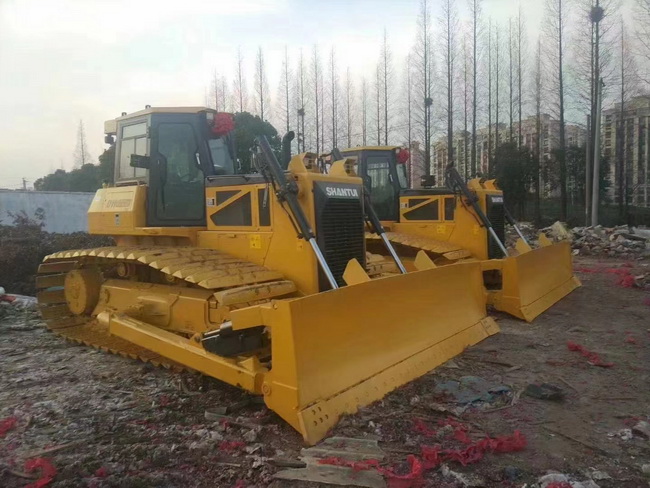 鄭州李老板一次性提車兩臺(tái)山推SD17T-G推土機(jī)