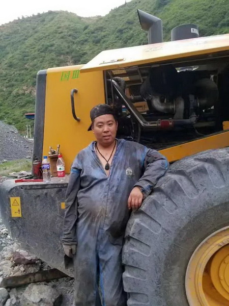 河南山推服務(wù)人員:董師傅 河南山推服務(wù)人員:董師傅