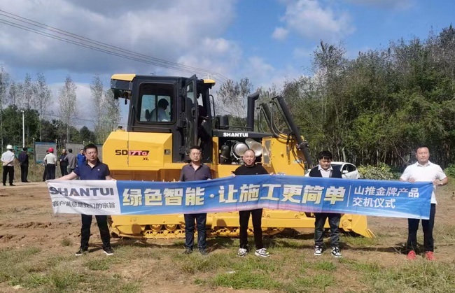 山推SD17T-G XL推土機(jī)交付信陽(yáng)客戶